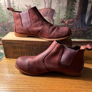 Kodiak Alma leather slip on Chelsea boots